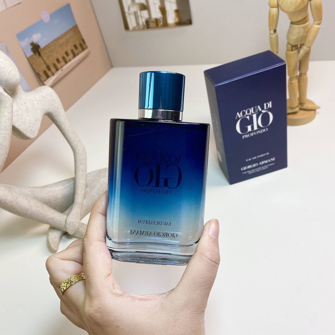 Armani Beauty 
Acqua di Giò Profondo Eau de Parfum Spray with Mandarin & Patchouli
